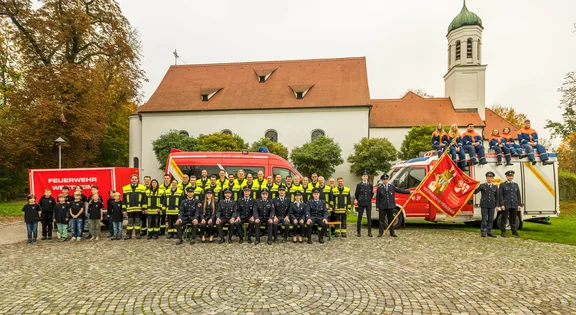 Feuerwehr_Gruppenbild-3.jpg